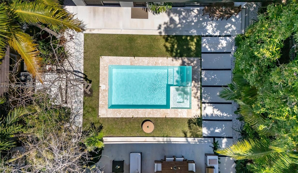 Vendido Recientemente: $2,500,000 (4 camas, 3 baños, 0 Pies cuadrados)