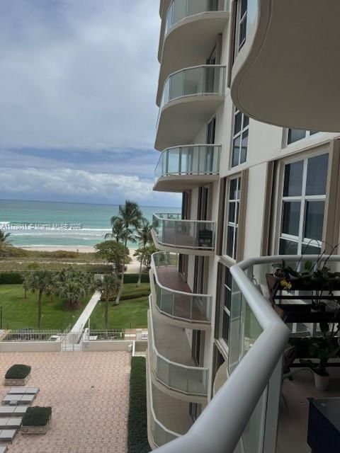 wrap around balcony