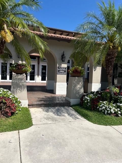 Под контрактом: $279,900 (2 спален, 2 ванн, 809 Квадратных фут)