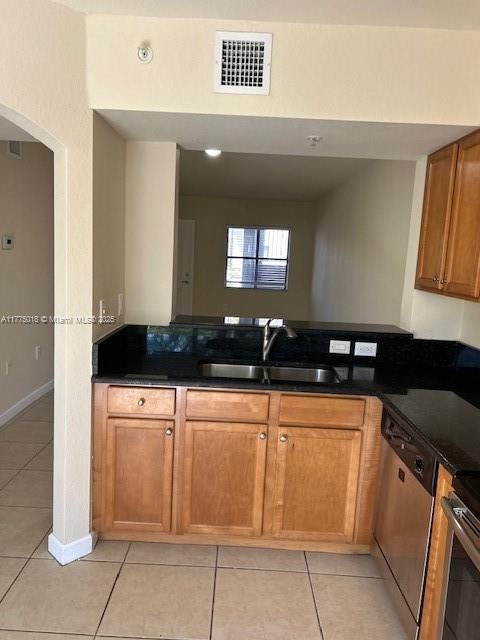 Под контрактом: $279,900 (2 спален, 2 ванн, 809 Квадратных фут)