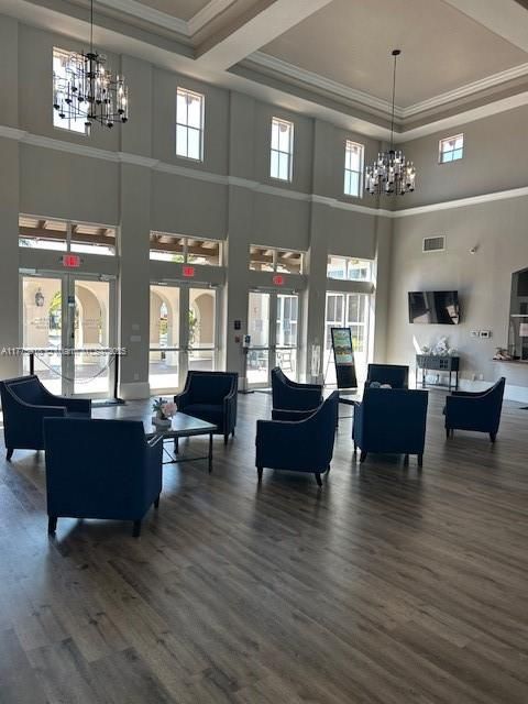 Под контрактом: $279,900 (2 спален, 2 ванн, 809 Квадратных фут)