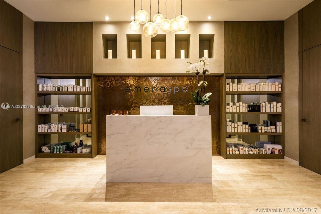 For Sale: $939,000 (2 beds, 2 baths, 1129 Square Feet)