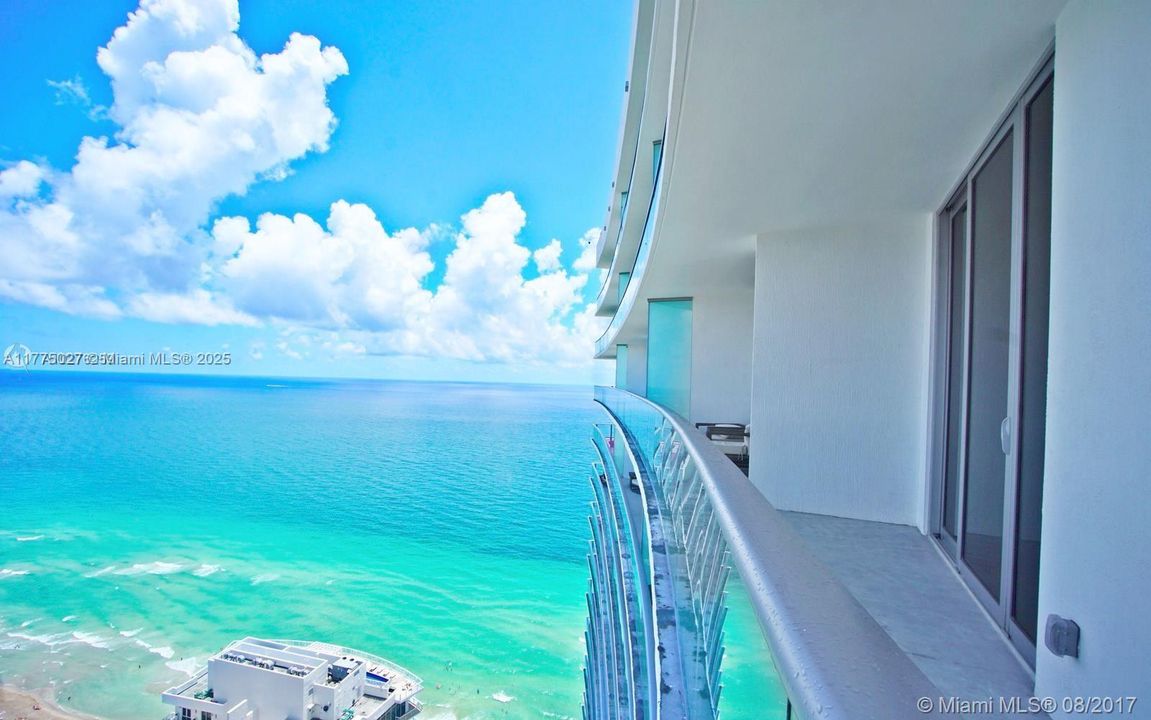 For Sale: $939,000 (2 beds, 2 baths, 1129 Square Feet)