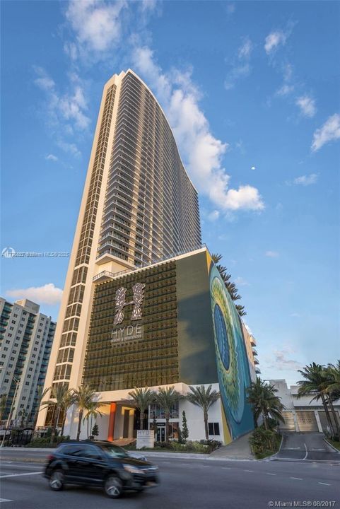 For Sale: $939,000 (2 beds, 2 baths, 1129 Square Feet)