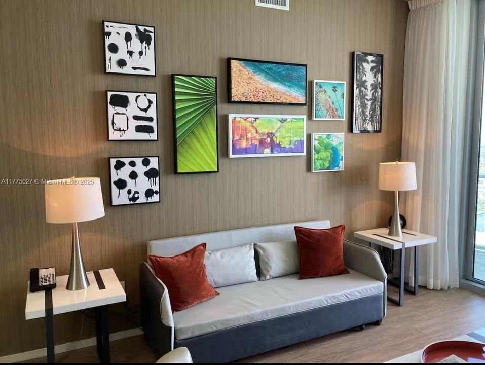 For Sale: $939,000 (2 beds, 2 baths, 1129 Square Feet)