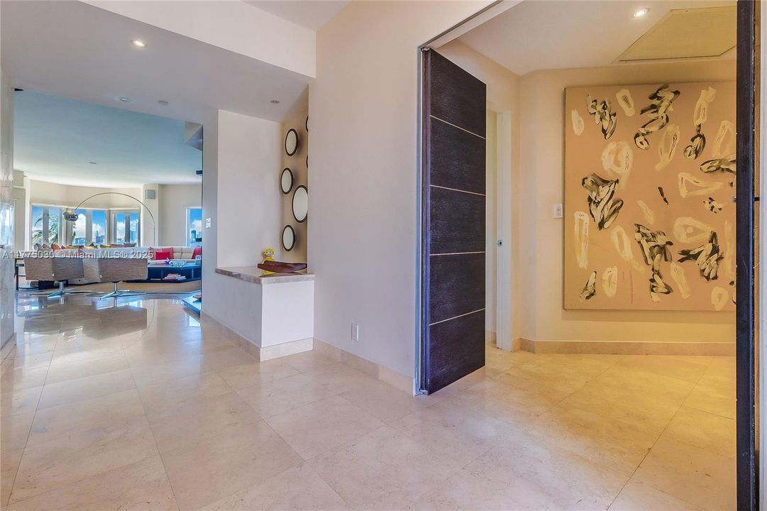 En Venta: $5,695,000 (3 camas, 3 baños, 3192 Pies cuadrados)