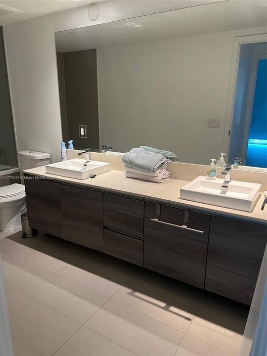 Recently Sold: $645,000 (1 beds, 1 baths, 905 Square Feet)