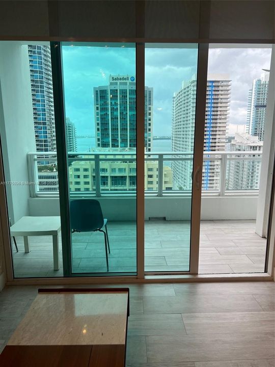 Recently Sold: $645,000 (1 beds, 1 baths, 905 Square Feet)