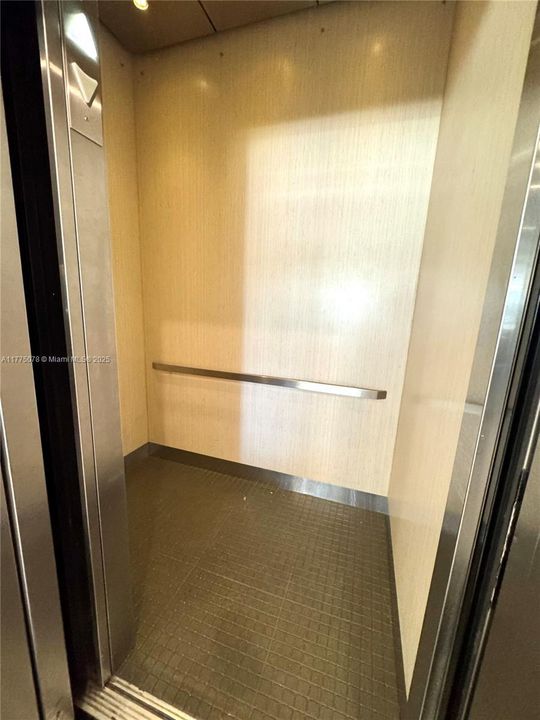 Vendido Recientemente: $439,000 (2 camas, 2 baños, 1463 Pies cuadrados)