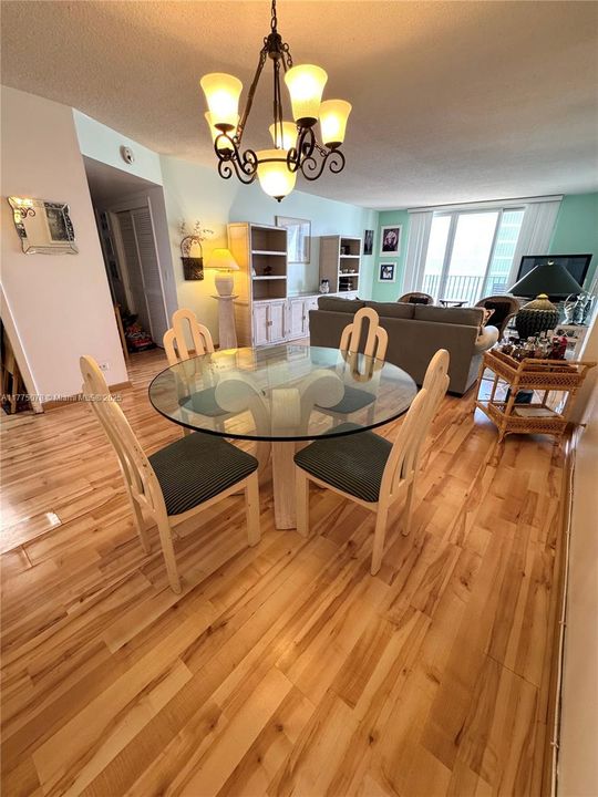 Vendido Recientemente: $439,000 (2 camas, 2 baños, 1463 Pies cuadrados)