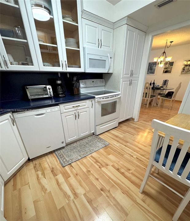 Vendido Recientemente: $439,000 (2 camas, 2 baños, 1463 Pies cuadrados)