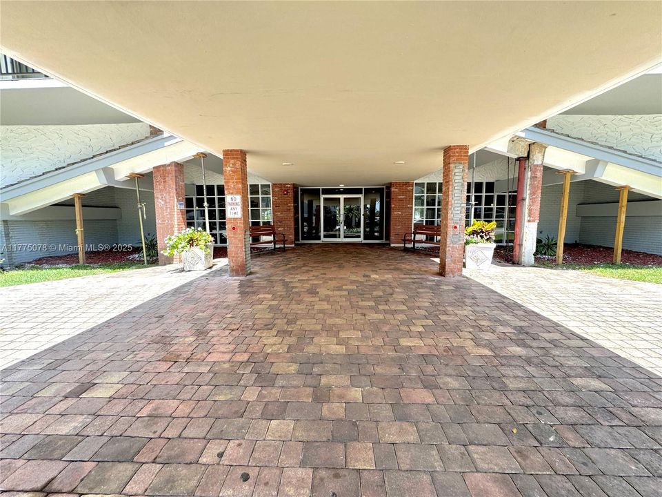 Vendido Recientemente: $439,000 (2 camas, 2 baños, 1463 Pies cuadrados)