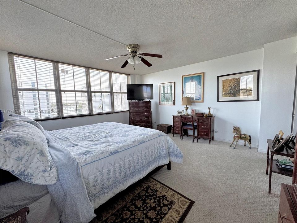 Vendido Recientemente: $439,000 (2 camas, 2 baños, 1463 Pies cuadrados)