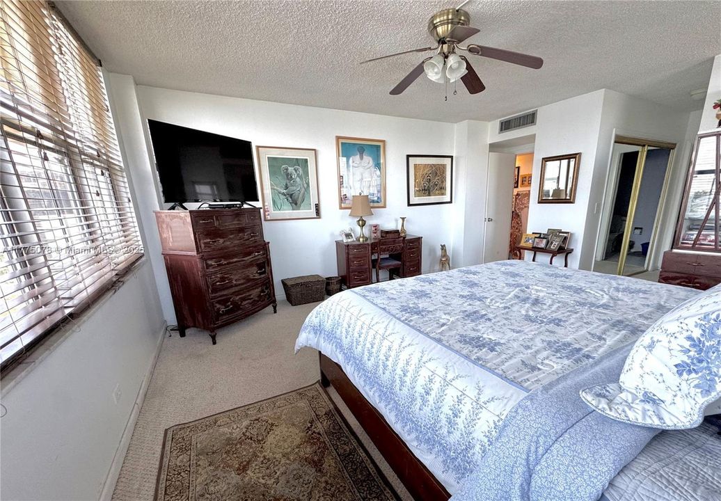 Vendido Recientemente: $439,000 (2 camas, 2 baños, 1463 Pies cuadrados)