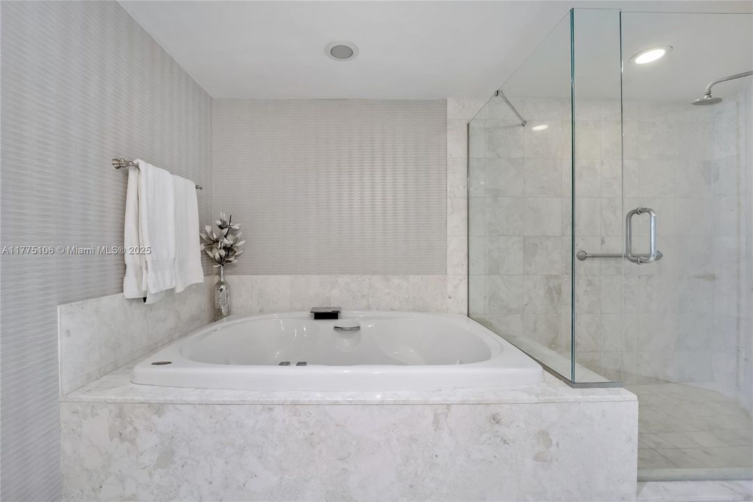 На продажу: $2,500,000 (3 спален, 3 ванн, 2130 Квадратных фут)