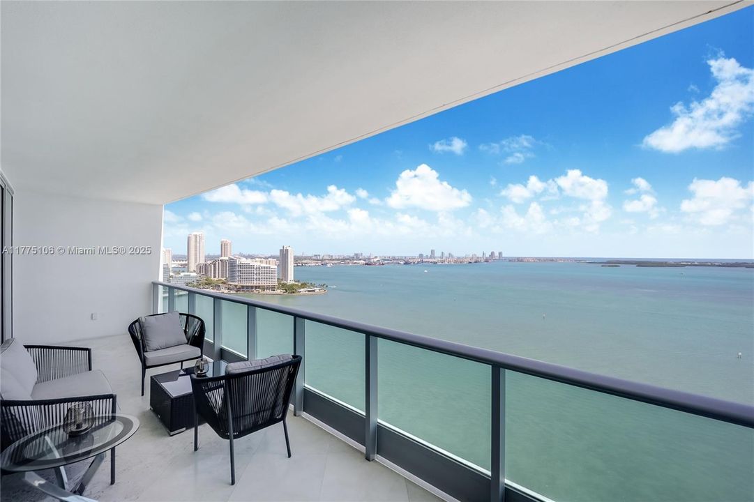 На продажу: $2,500,000 (3 спален, 3 ванн, 2130 Квадратных фут)