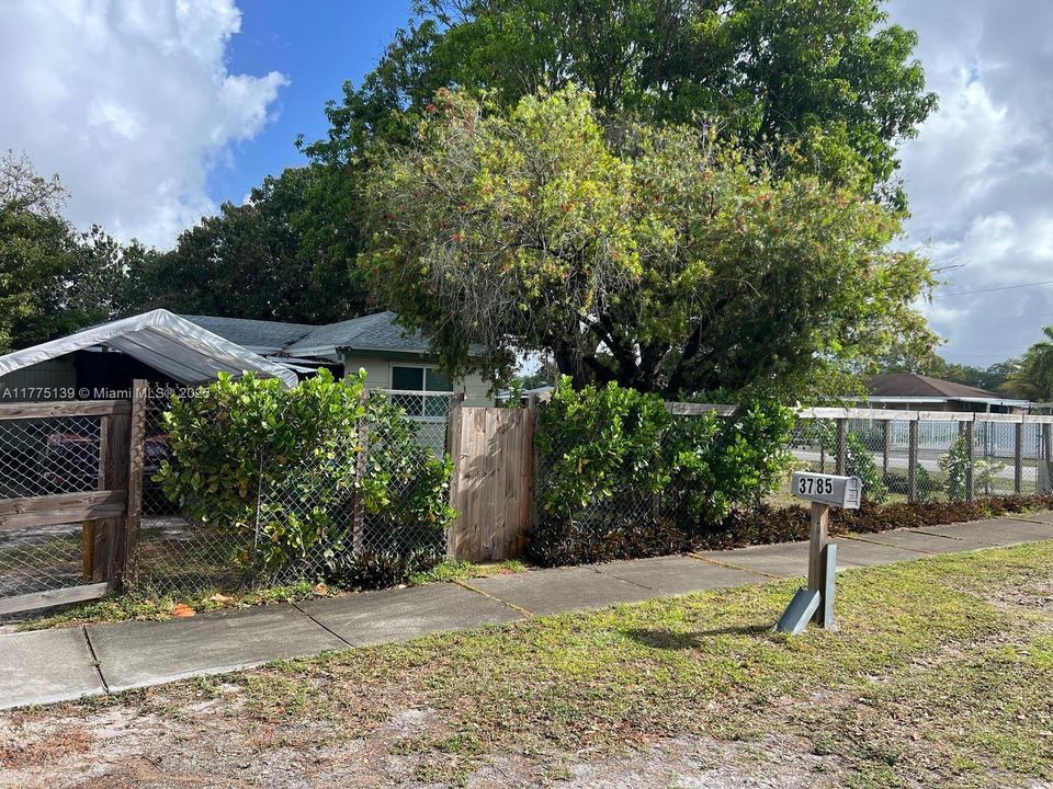 Recently Sold: $379,900 (2 beds, 1 baths, 1143 Square Feet)