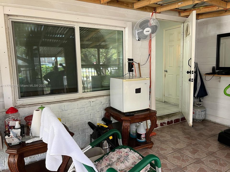 Recently Sold: $379,900 (2 beds, 1 baths, 1143 Square Feet)