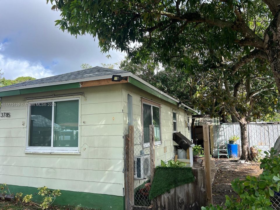 Recently Sold: $379,900 (2 beds, 1 baths, 1143 Square Feet)