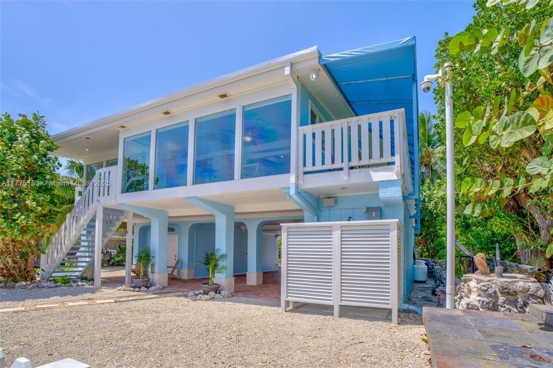 Recently Sold: $1,650,000 (3 beds, 2 baths, 1548 Square Feet)