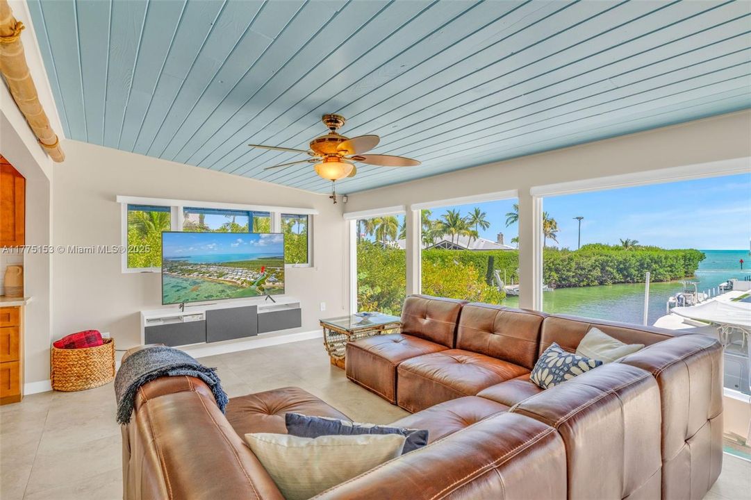 Recently Sold: $1,650,000 (3 beds, 2 baths, 1548 Square Feet)