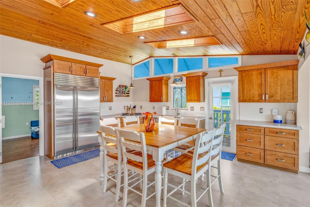 Recently Sold: $1,650,000 (3 beds, 2 baths, 1548 Square Feet)