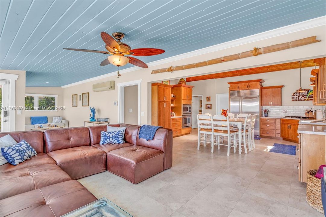 Recently Sold: $1,650,000 (3 beds, 2 baths, 1548 Square Feet)