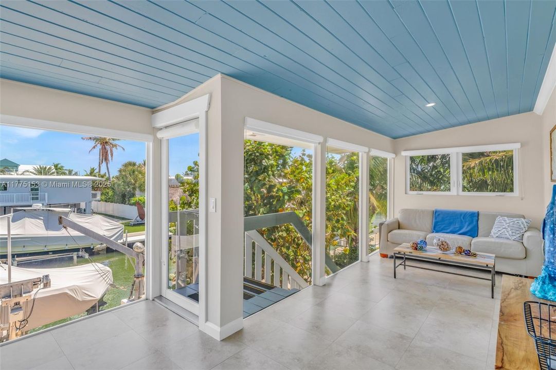 Recently Sold: $1,650,000 (3 beds, 2 baths, 1548 Square Feet)