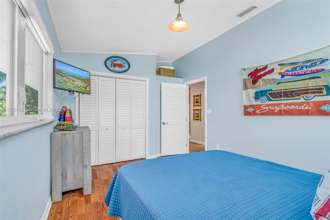 Recently Sold: $1,650,000 (3 beds, 2 baths, 1548 Square Feet)