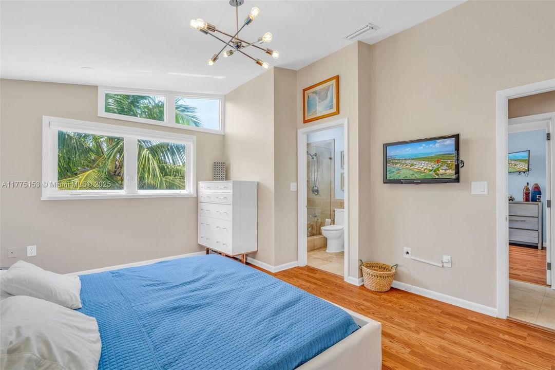 Recently Sold: $1,650,000 (3 beds, 2 baths, 1548 Square Feet)