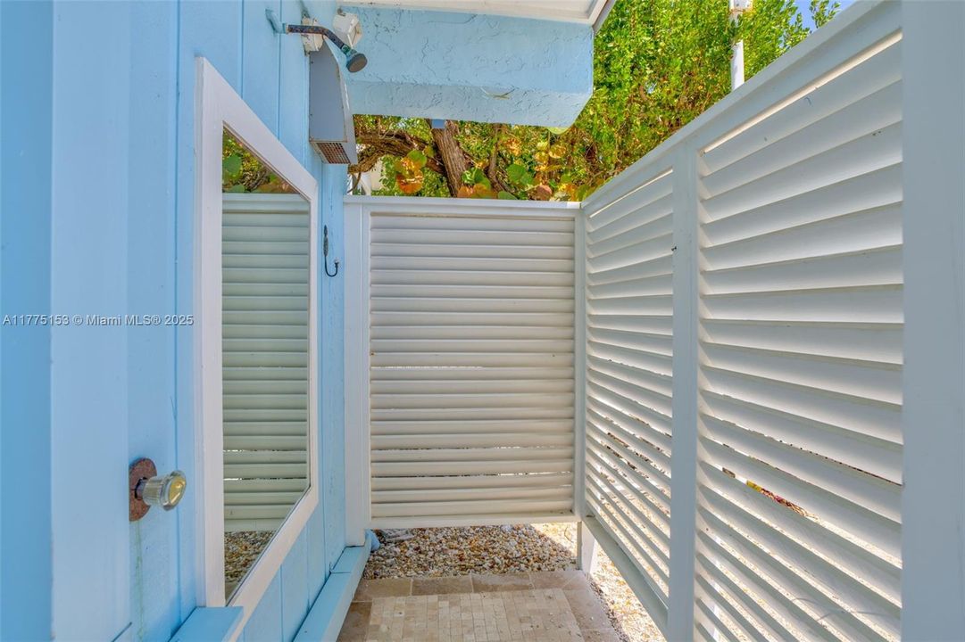 Recently Sold: $1,650,000 (3 beds, 2 baths, 1548 Square Feet)