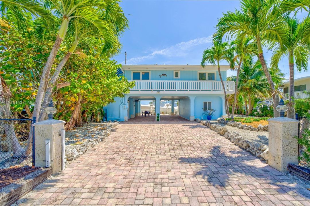 Recently Sold: $1,650,000 (3 beds, 2 baths, 1548 Square Feet)