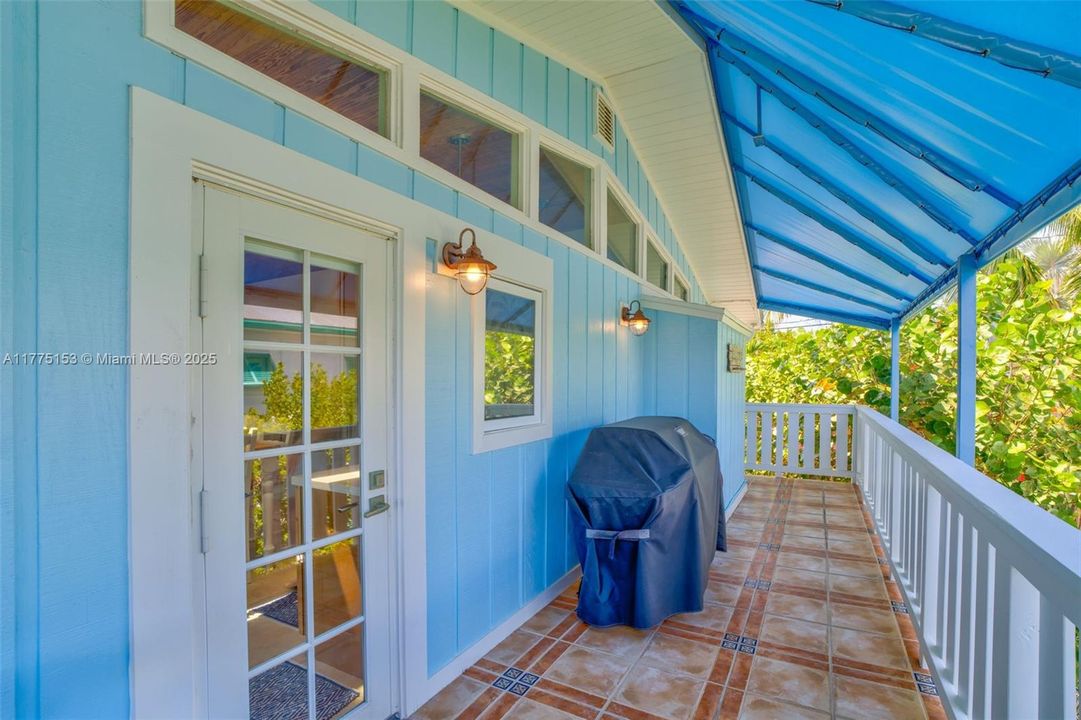 Recently Sold: $1,650,000 (3 beds, 2 baths, 1548 Square Feet)