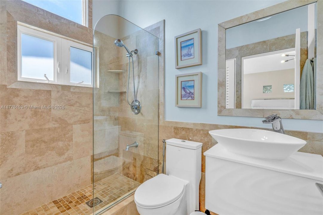 Recently Sold: $1,650,000 (3 beds, 2 baths, 1548 Square Feet)