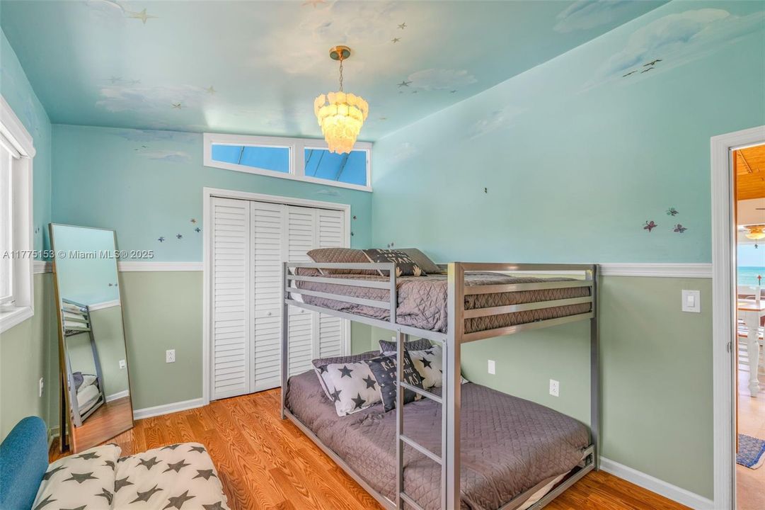 Recently Sold: $1,650,000 (3 beds, 2 baths, 1548 Square Feet)