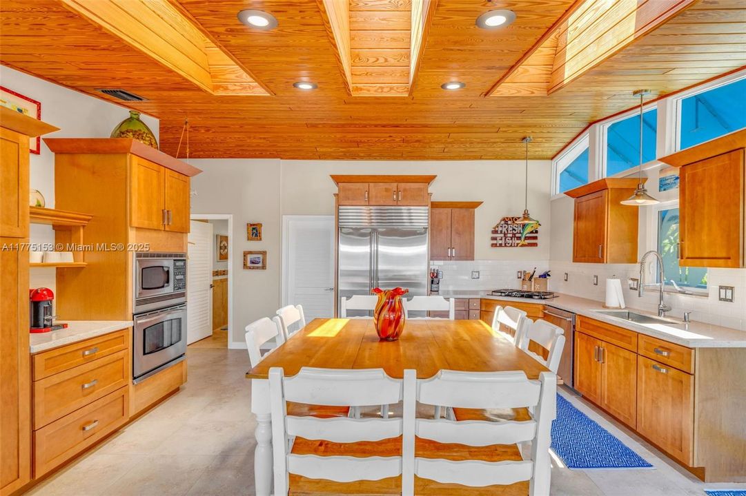 Recently Sold: $1,650,000 (3 beds, 2 baths, 1548 Square Feet)