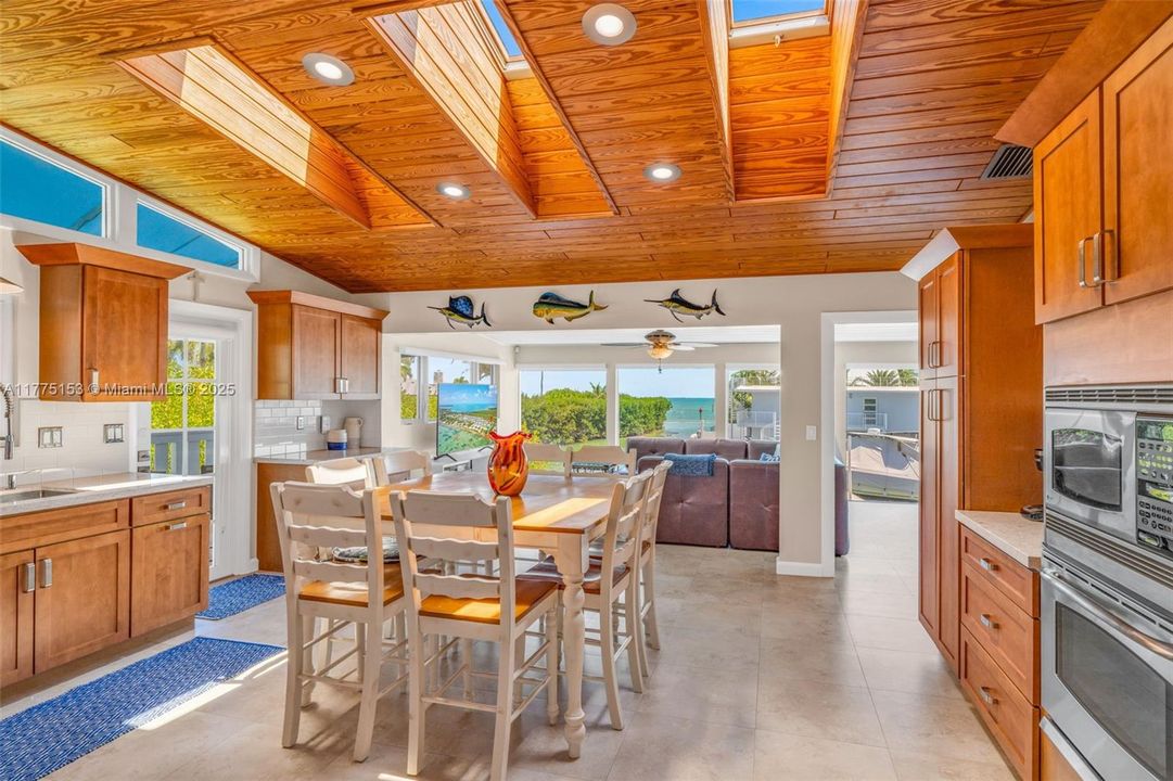 Recently Sold: $1,650,000 (3 beds, 2 baths, 1548 Square Feet)