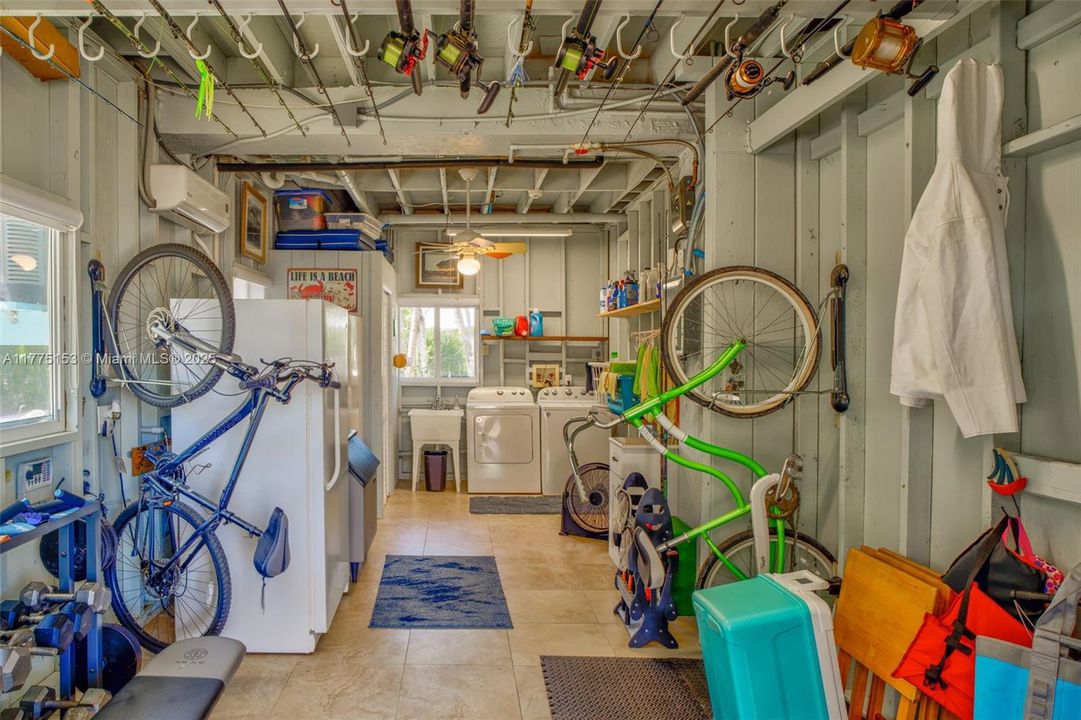 Recently Sold: $1,650,000 (3 beds, 2 baths, 1548 Square Feet)