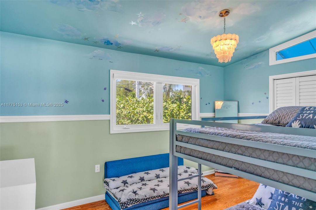 Recently Sold: $1,650,000 (3 beds, 2 baths, 1548 Square Feet)