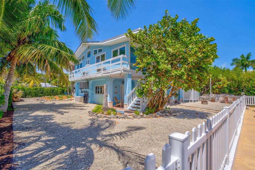 Recently Sold: $1,650,000 (3 beds, 2 baths, 1548 Square Feet)