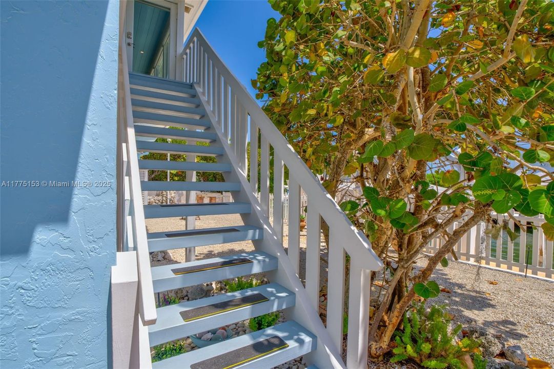 Recently Sold: $1,650,000 (3 beds, 2 baths, 1548 Square Feet)