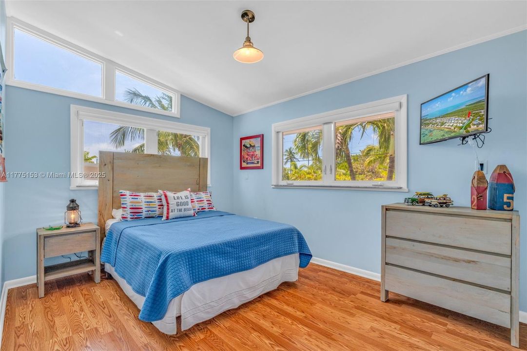 Recently Sold: $1,650,000 (3 beds, 2 baths, 1548 Square Feet)