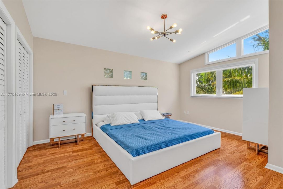 Recently Sold: $1,650,000 (3 beds, 2 baths, 1548 Square Feet)