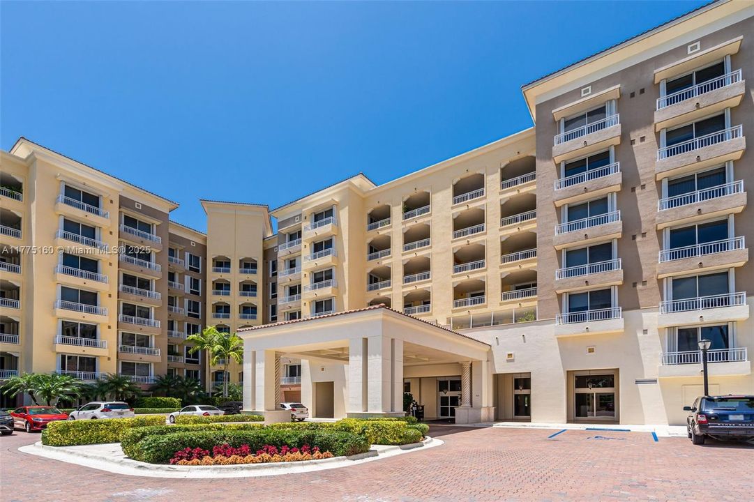 Activo con contrato: $2,440,000 (3 camas, 3 baños, 2602 Pies cuadrados)