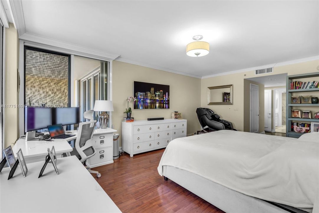 Activo con contrato: $2,440,000 (3 camas, 3 baños, 2602 Pies cuadrados)