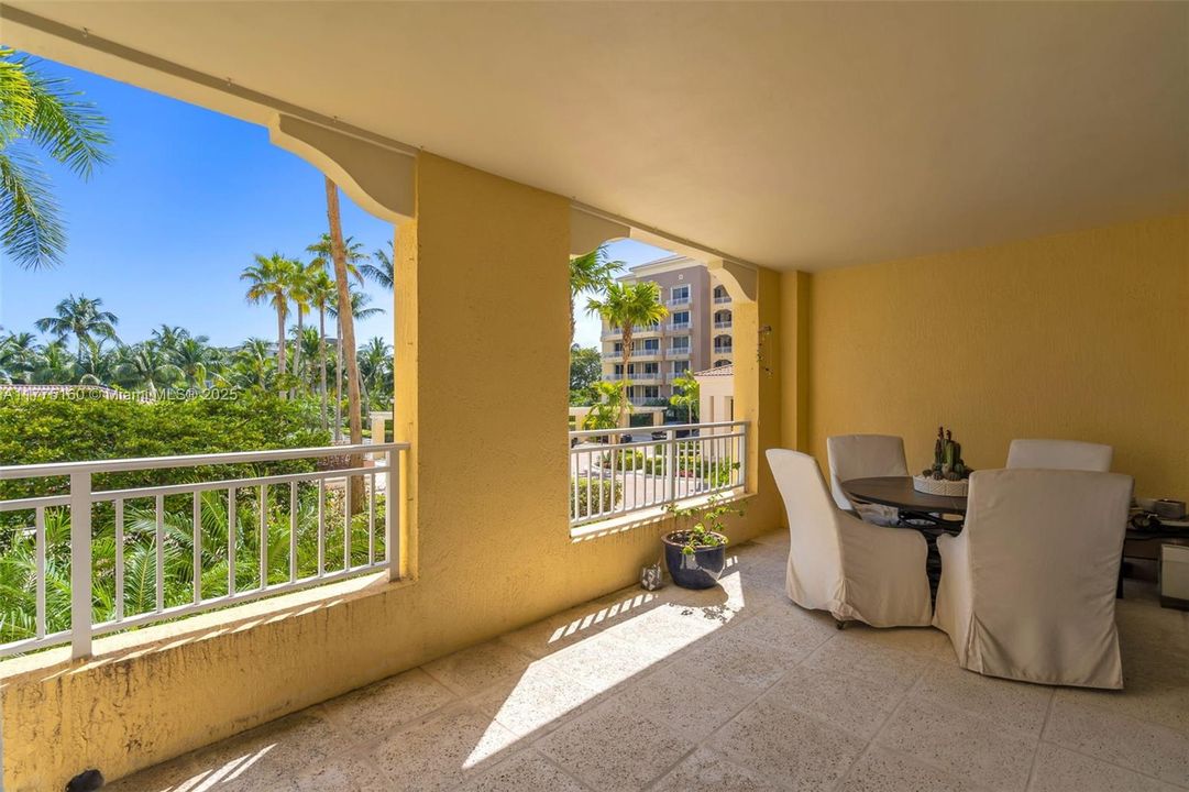 Activo con contrato: $2,440,000 (3 camas, 3 baños, 2602 Pies cuadrados)