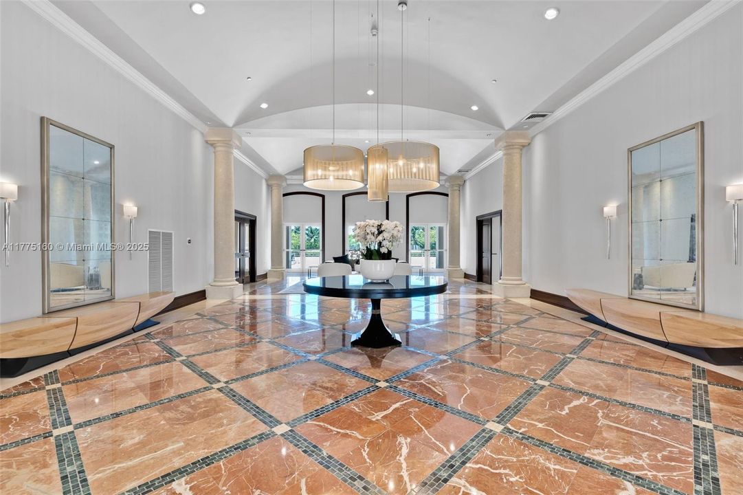 Activo con contrato: $2,440,000 (3 camas, 3 baños, 2602 Pies cuadrados)