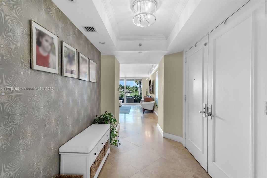 Activo con contrato: $2,440,000 (3 camas, 3 baños, 2602 Pies cuadrados)