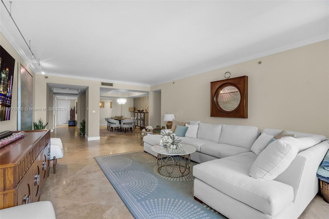 Activo con contrato: $2,440,000 (3 camas, 3 baños, 2602 Pies cuadrados)