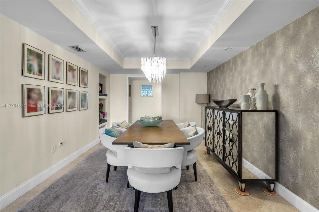 Activo con contrato: $2,440,000 (3 camas, 3 baños, 2602 Pies cuadrados)